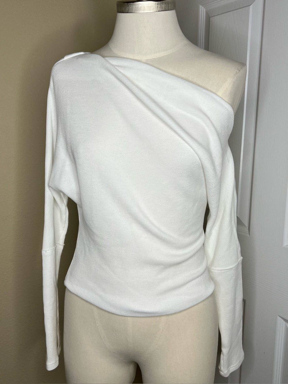 FREE PEOPLE White One-Shoulder Women's Sweater